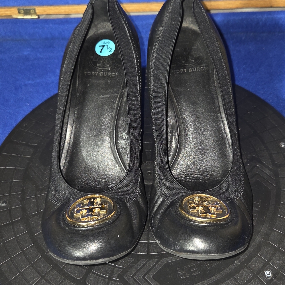 Tory Burch Caroline Black Leather Wedge Pumps w/ Gold Logo Medallion, Sz. 7.5M